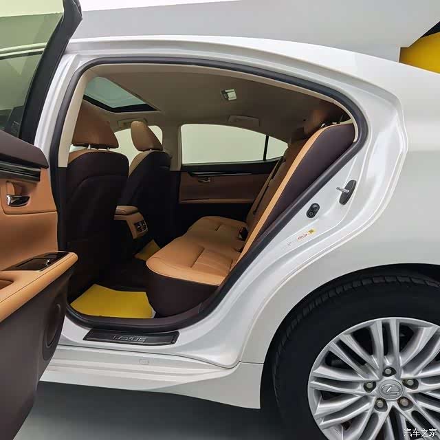 Lexus ES, 2017 8