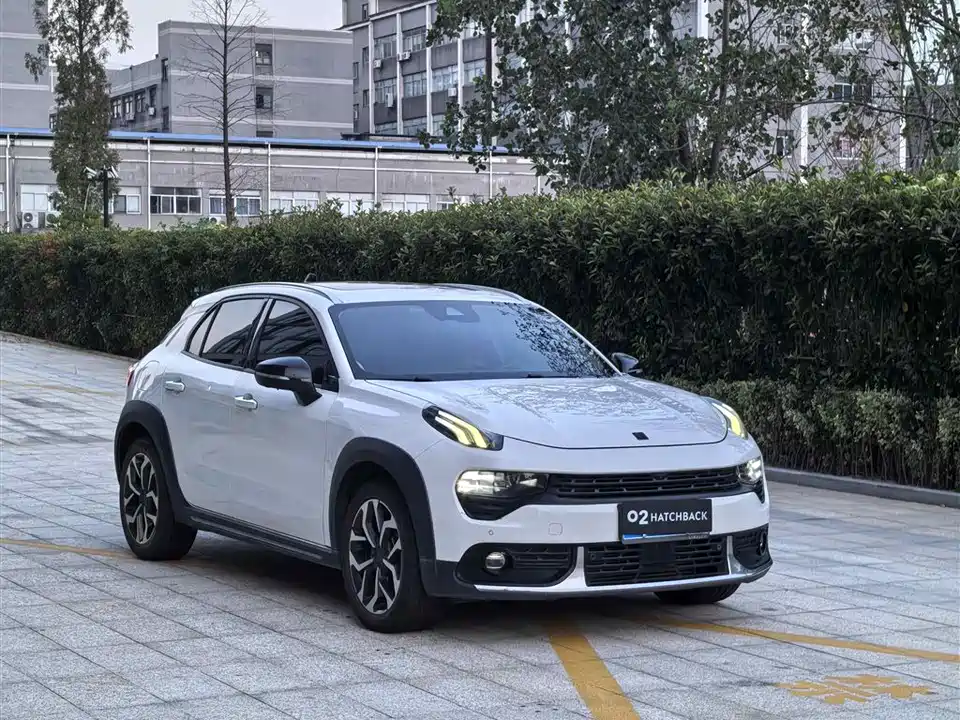 Lynk & Co 02