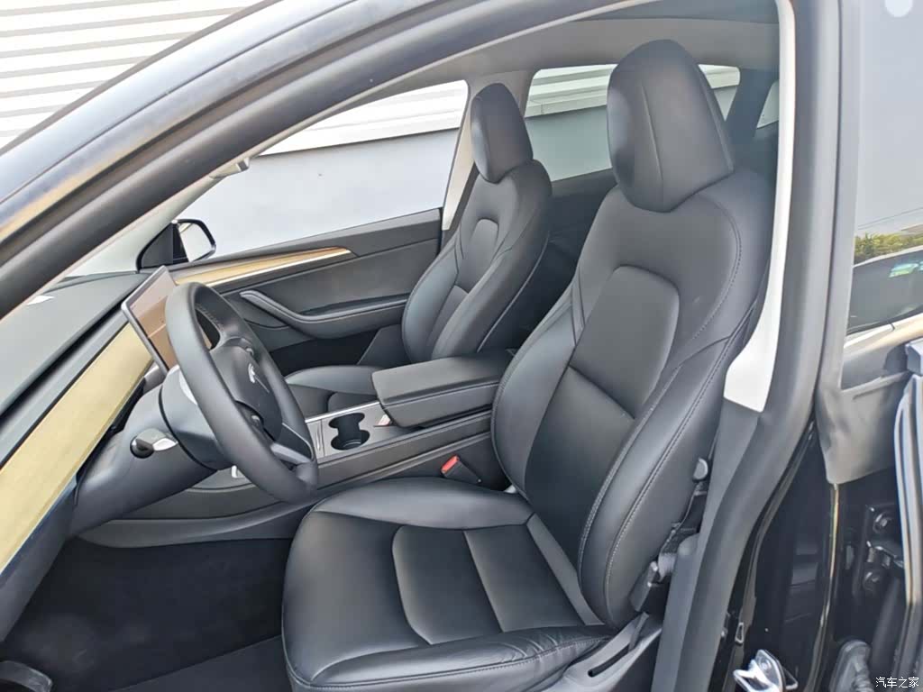 Tesla Model Y, 2023 15