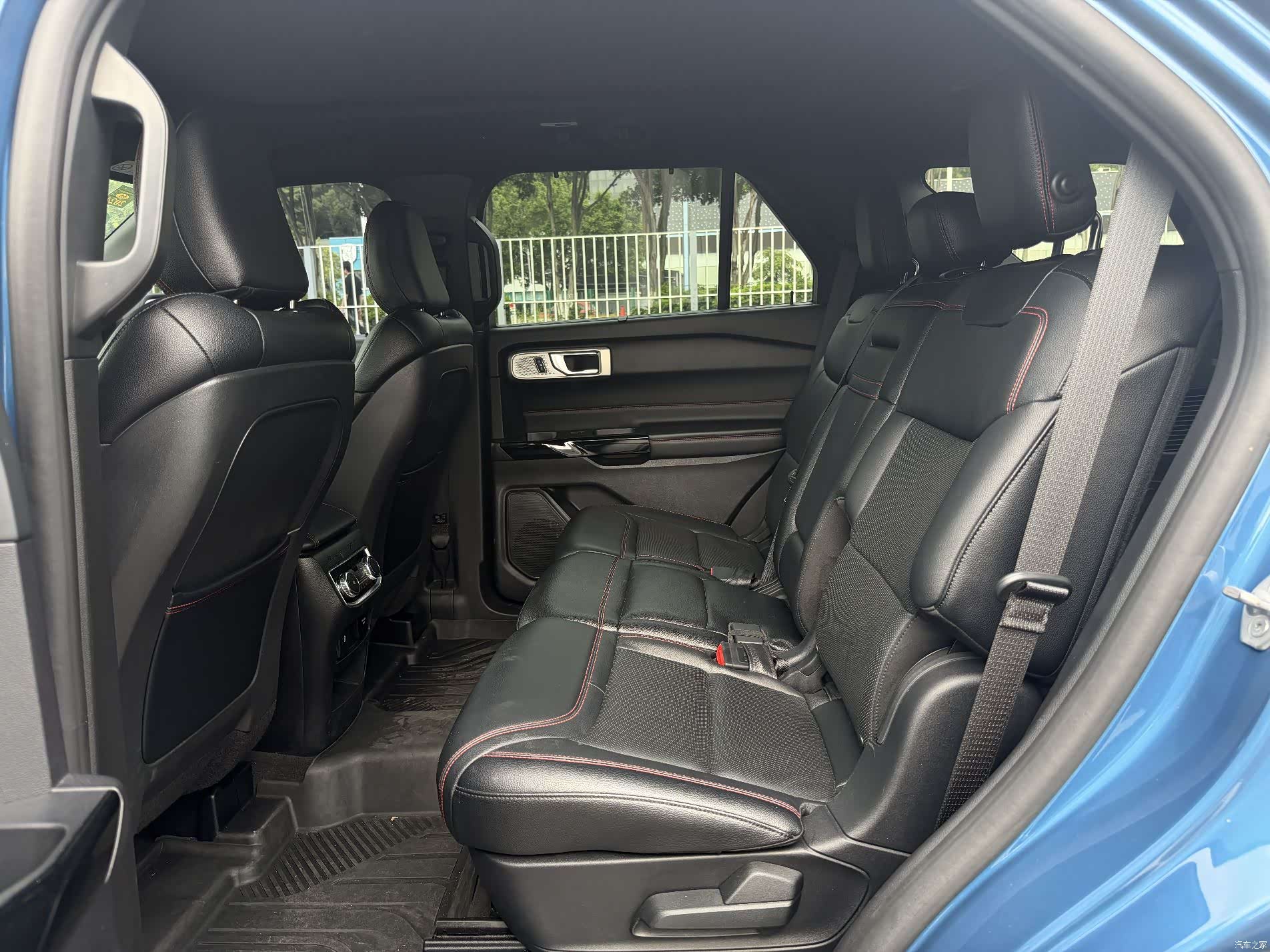 Ford Explorer, 2020 8