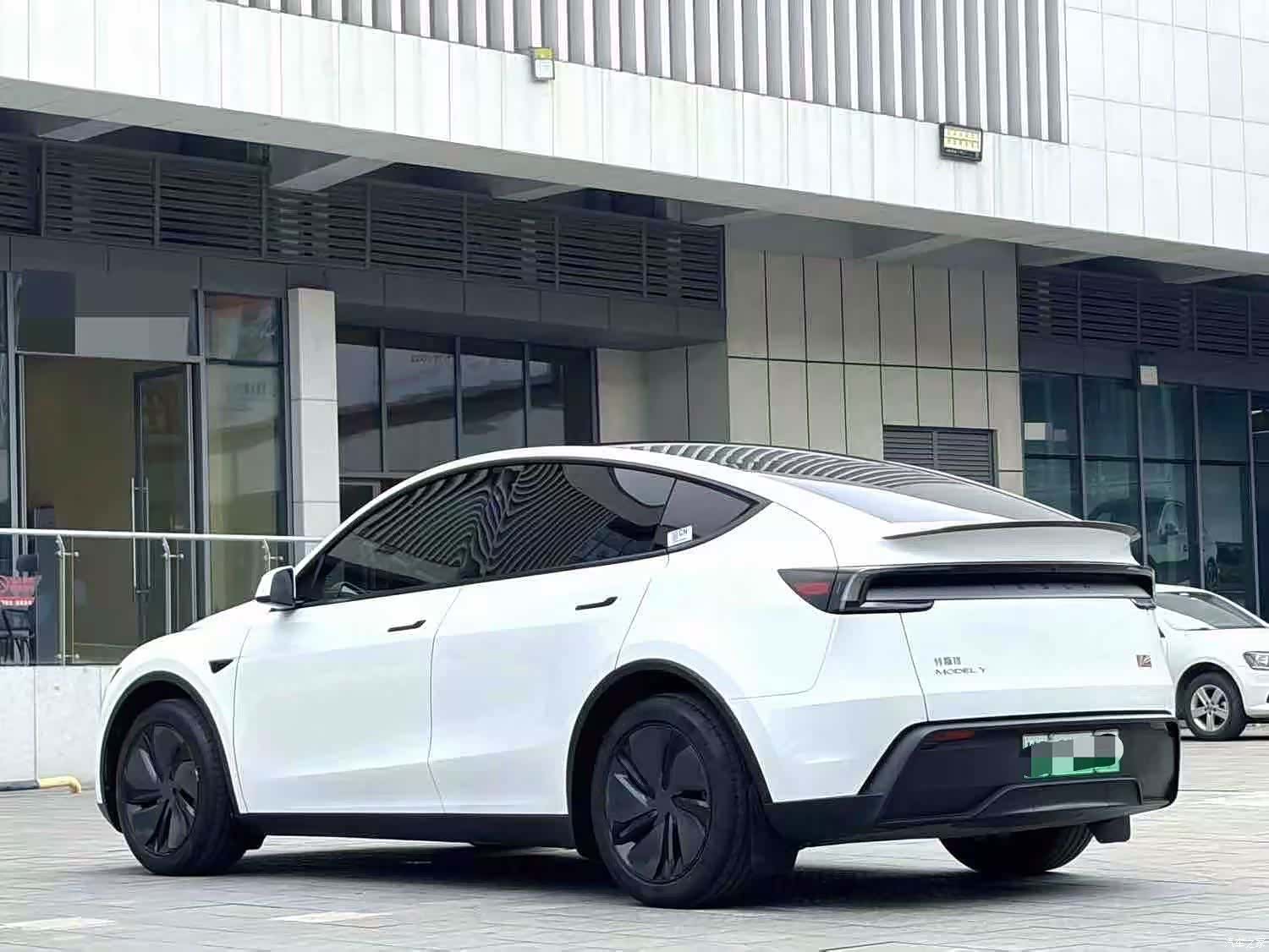 Tesla Model Y, 2026 7