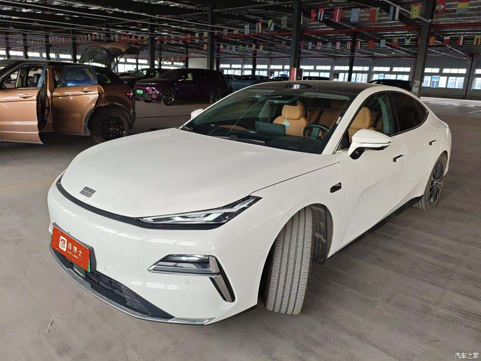 Geely 8, 2025 1