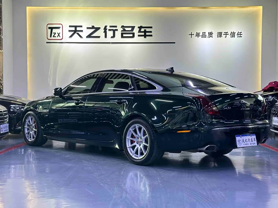 Jaguar XJ