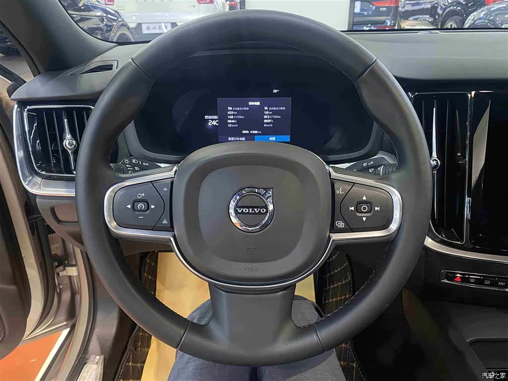 Volvo S60, 2025 12