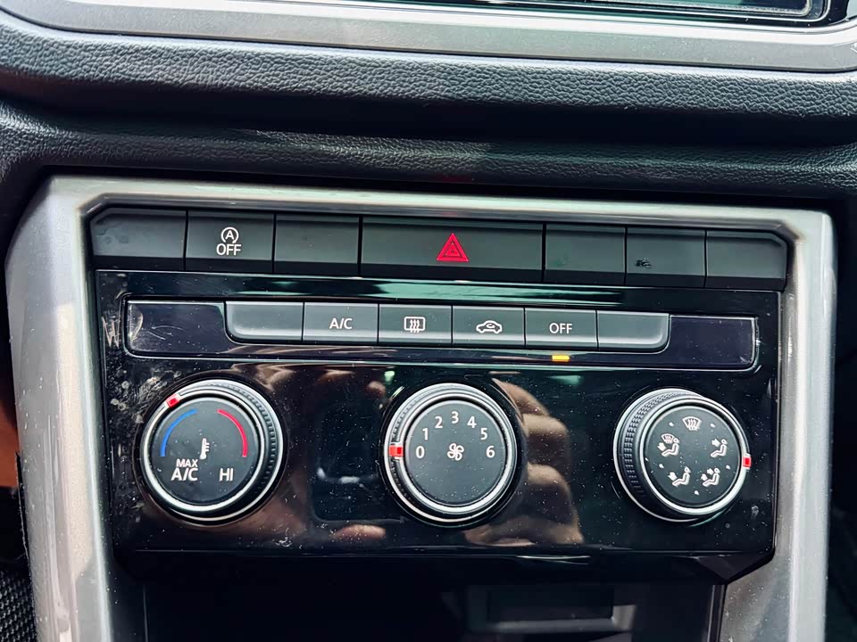 Volkswagen T-ROC exploring Songs