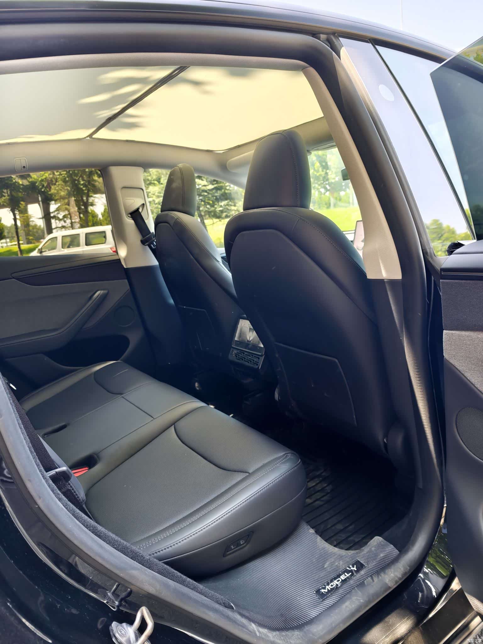 Tesla Model Y, 2025 8