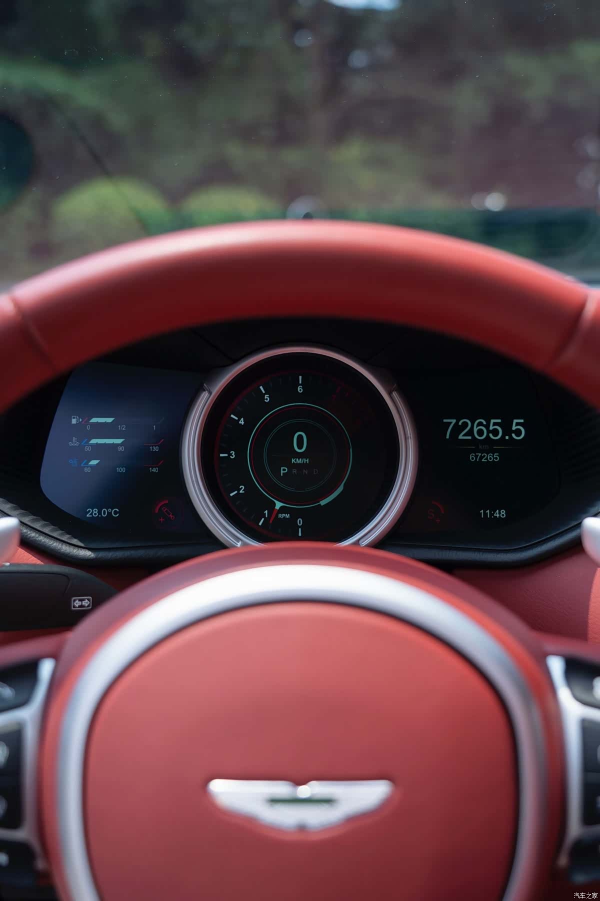 Aston Martin DB11, 2019 14