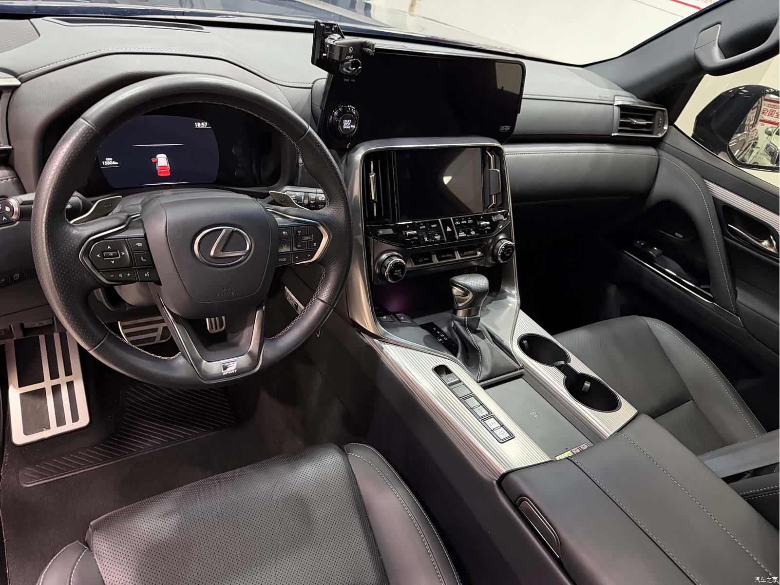 Lexus LX, 2025 8
