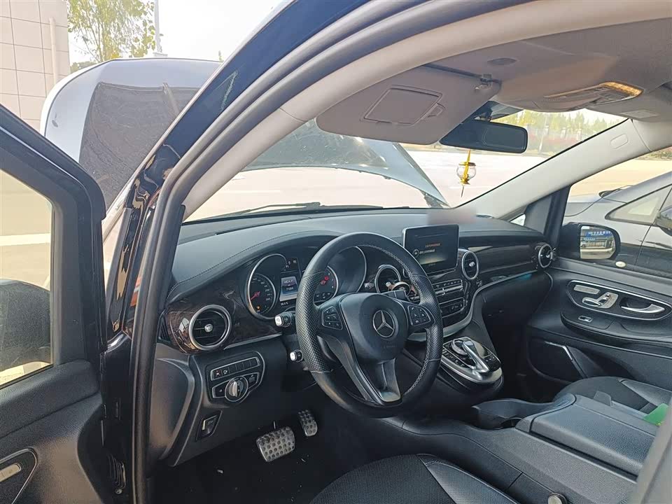 Mercedes-Benz V-class