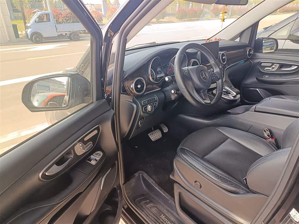 Mercedes-Benz V-class