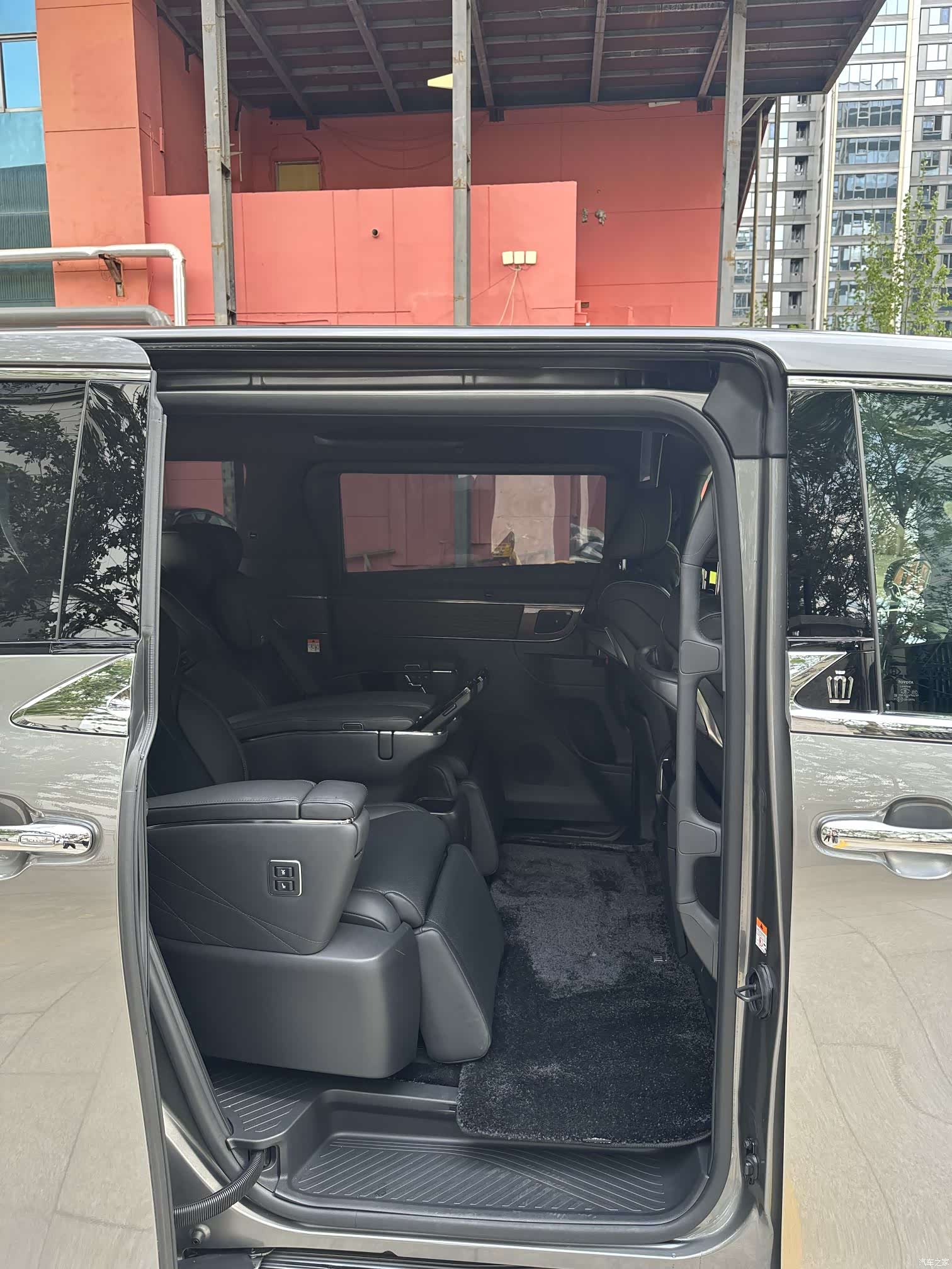 Toyota Vellfire, 2026 9