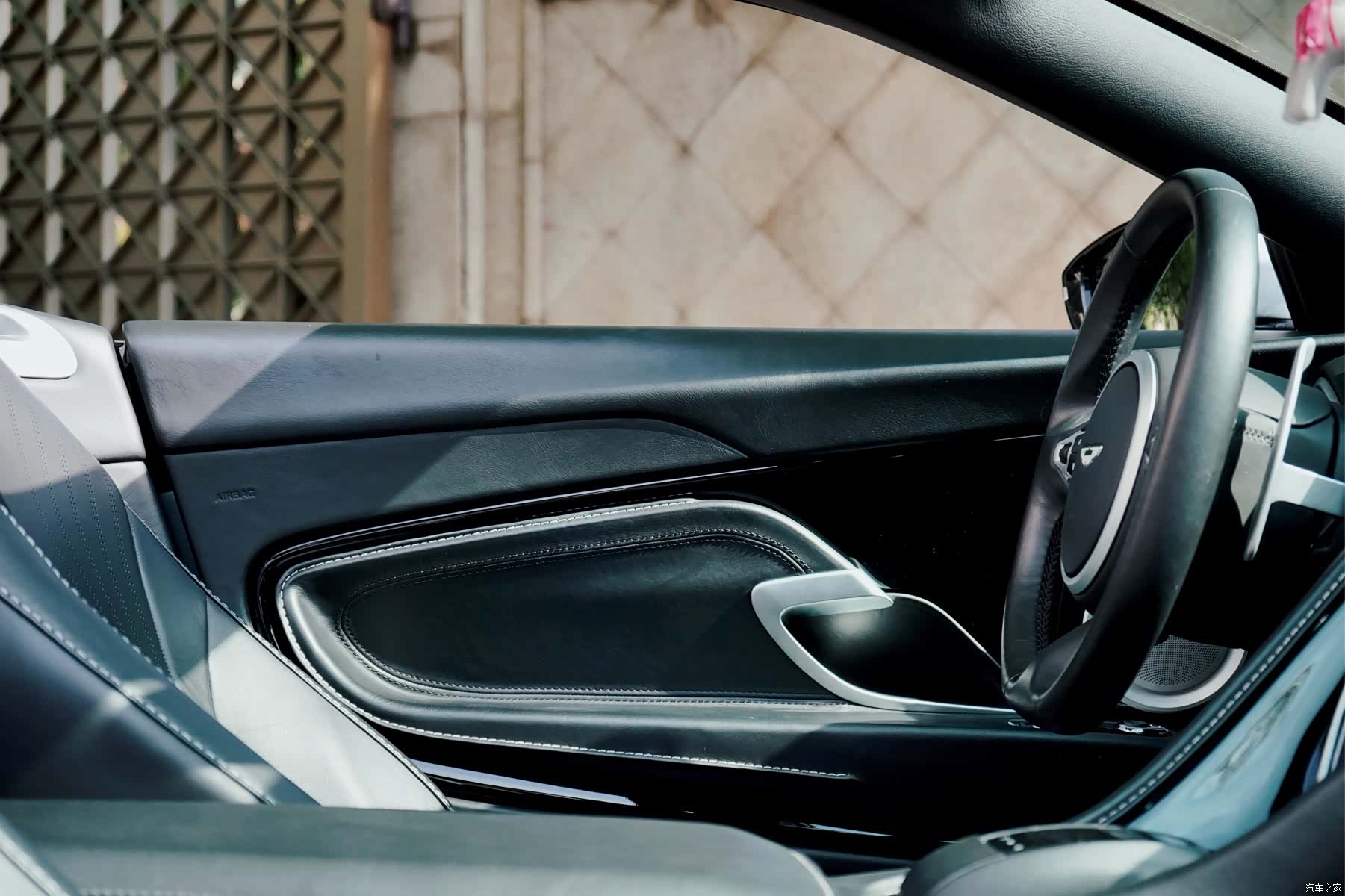Aston Martin DB11, 2021 17