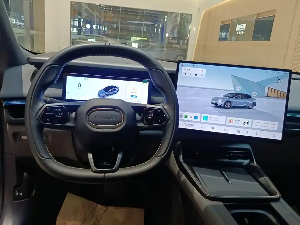 Lynk & Co 07 EM-P