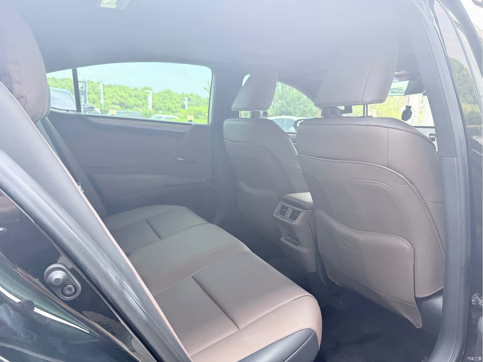 Lexus ES, 2025 13