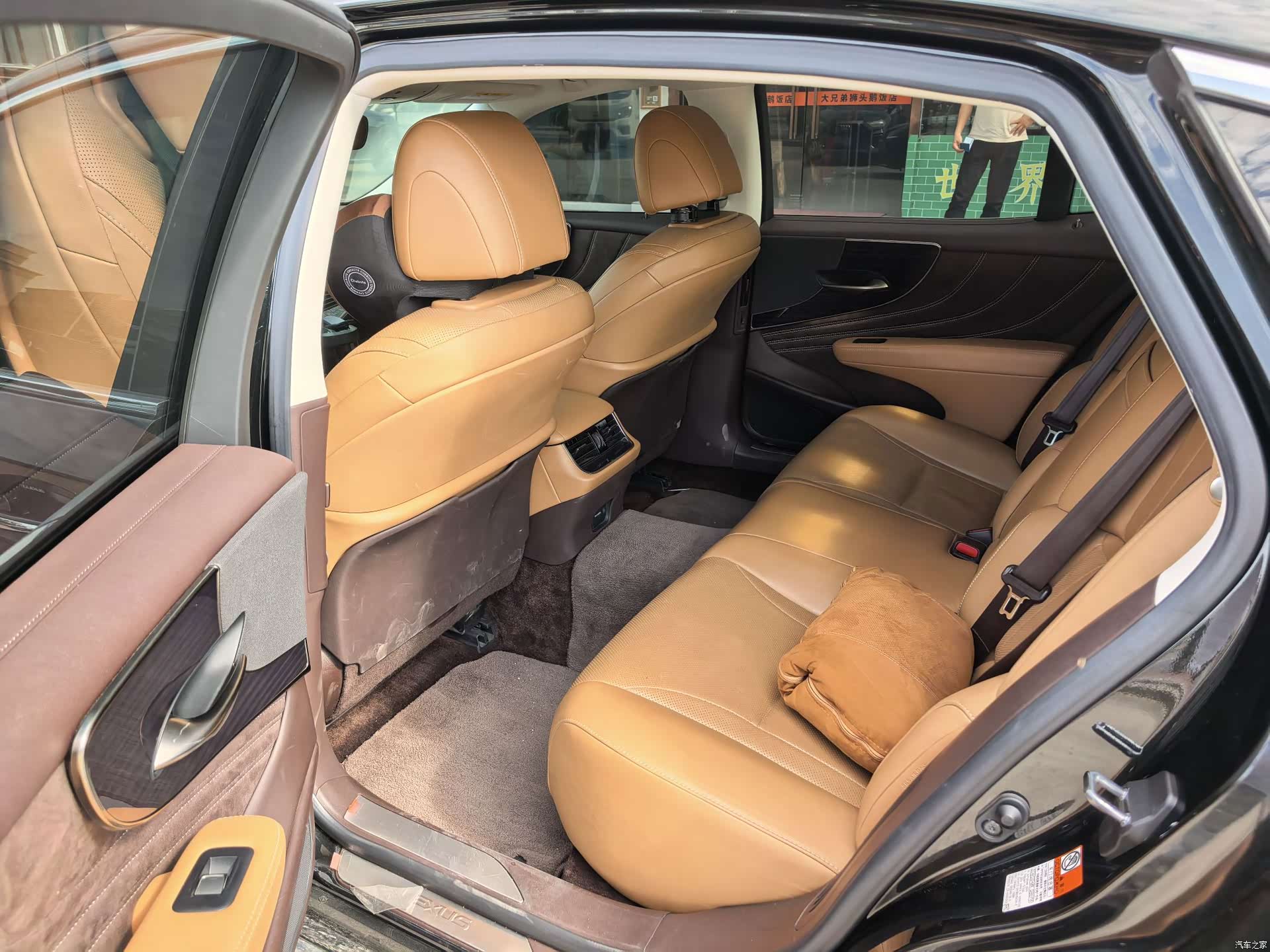 Lexus LS, 2019 3