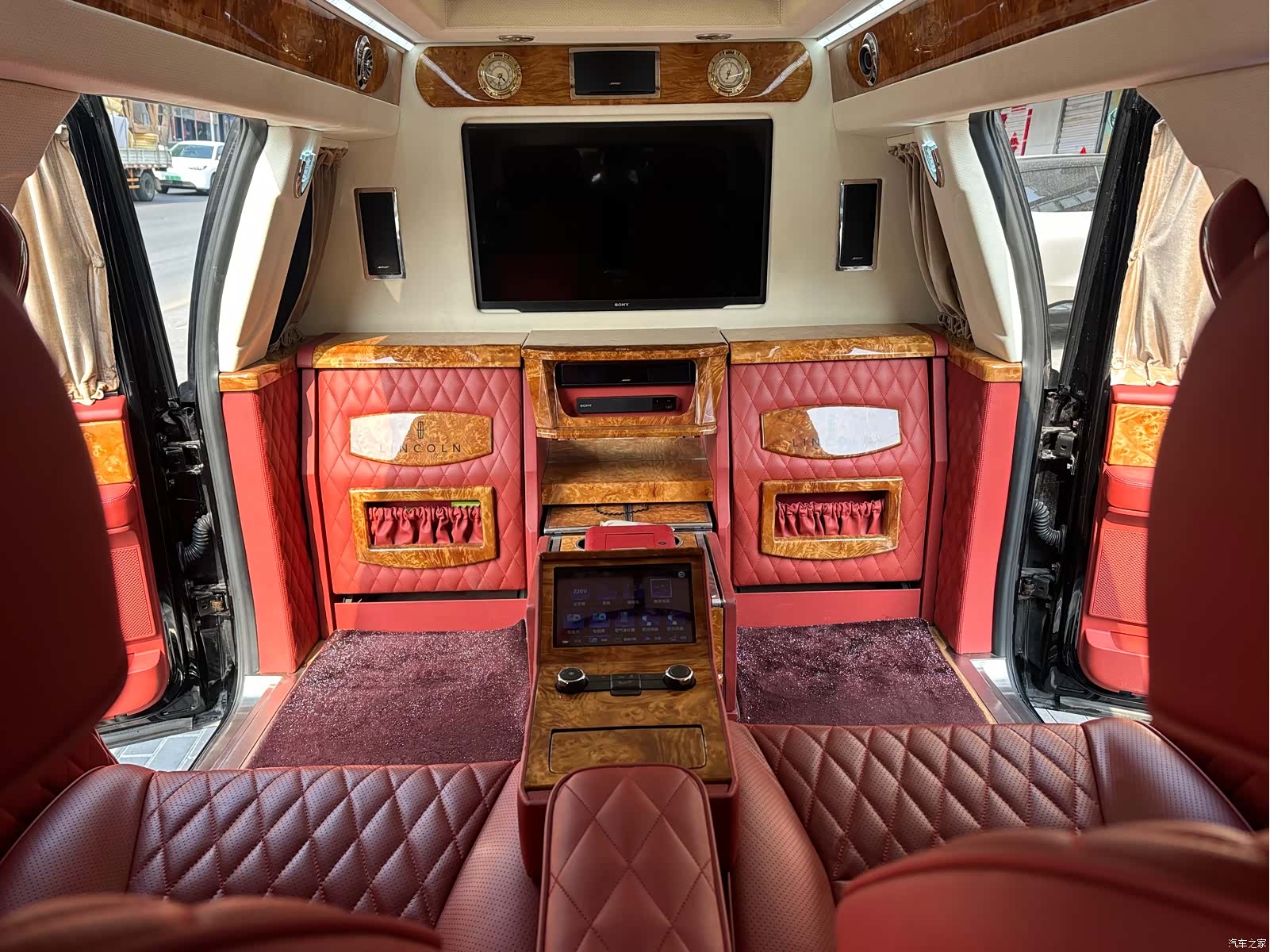 Lincoln Navigator, 2018 все фото