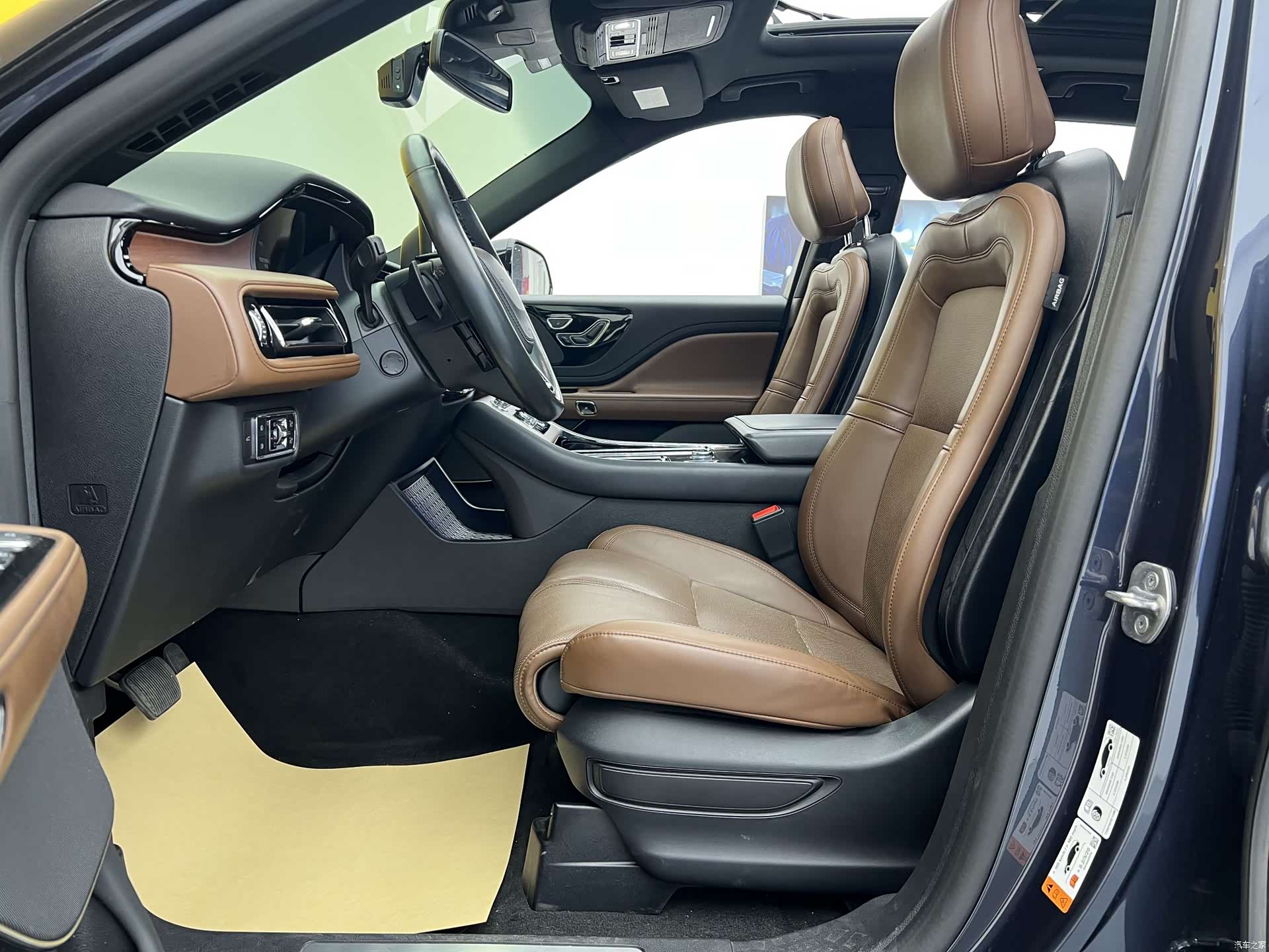 Lincoln Aviator, 2022 4