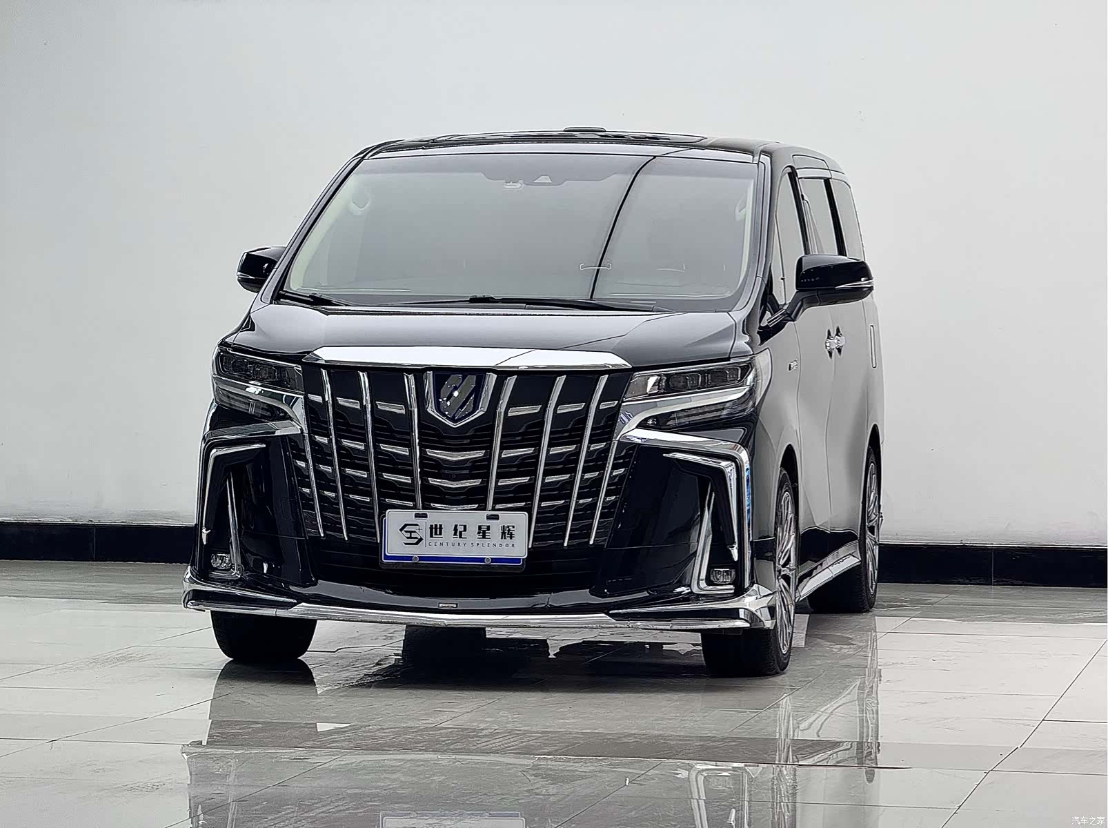 Toyota Alphard, 2022 3