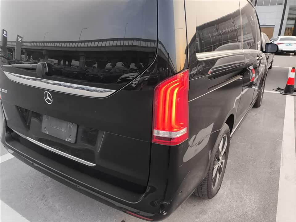 Mercedes-Benz V-class