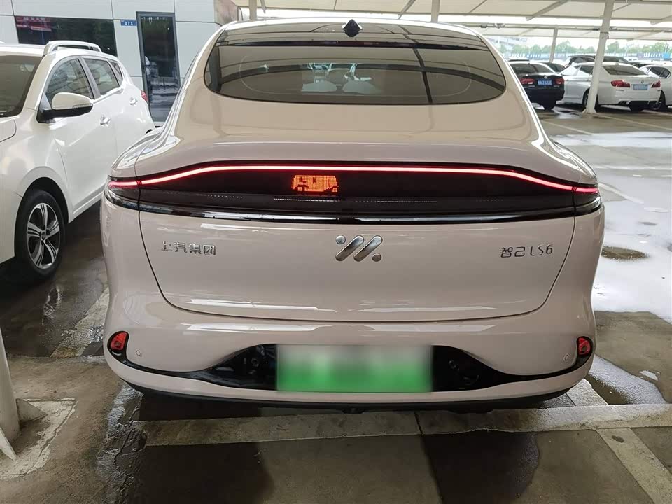IM Motors Zhiji LS6 IM Motors Zhiji LS6