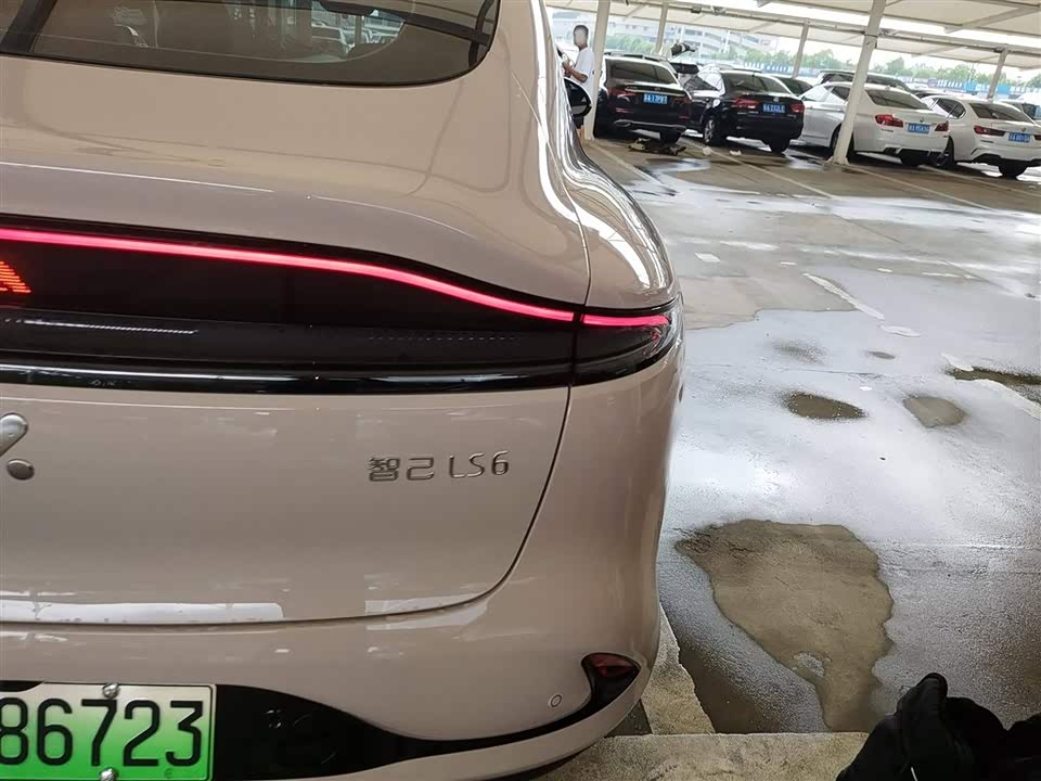 IM Motors Zhiji LS6 IM Motors Zhiji LS6