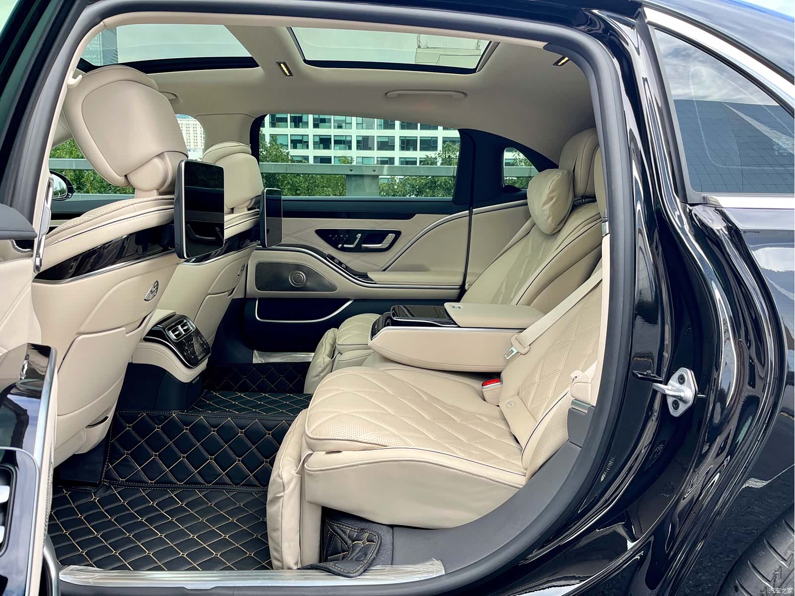 Maybach S-Class, 2023 8