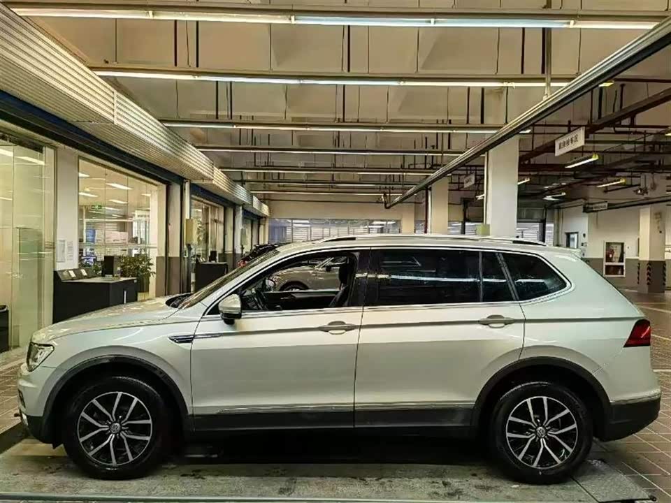 Volkswagen Tiguan L