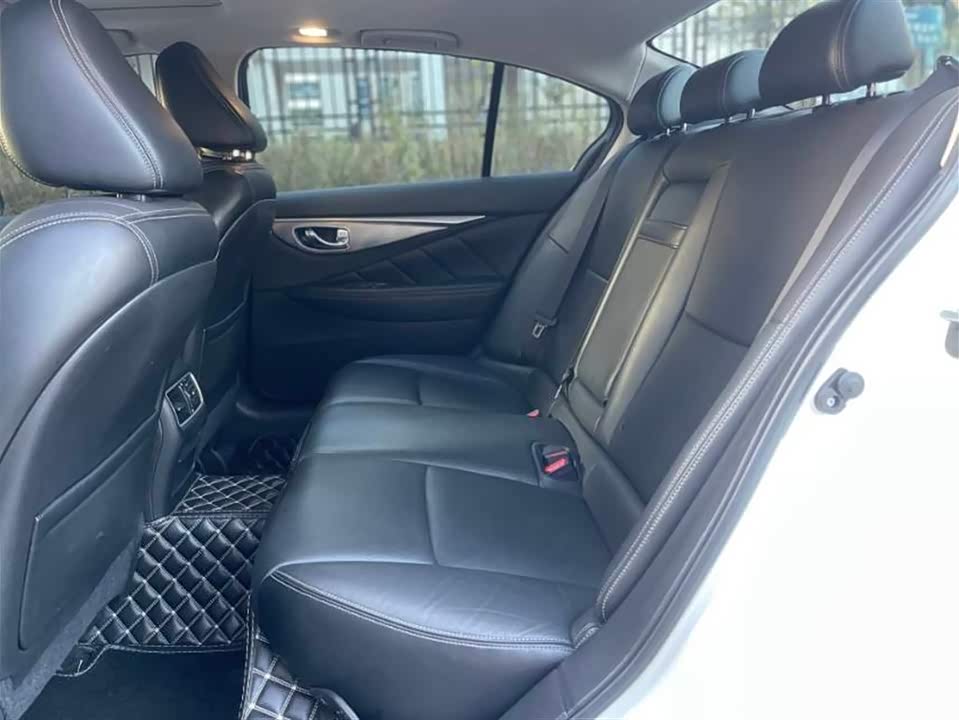 Infiniti Q50L