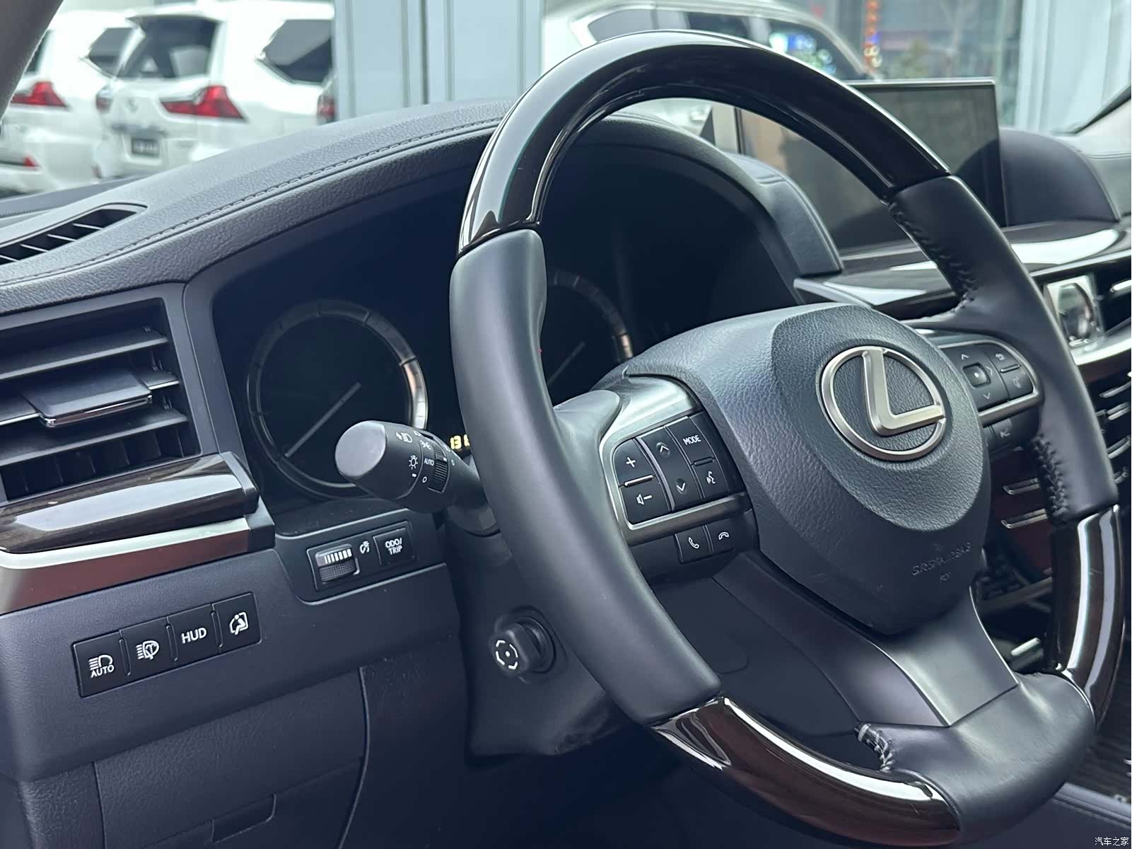 Lexus LX, 2020 19