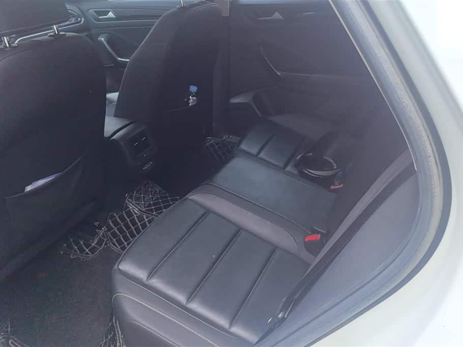 Volkswagen T-ROC exploring Songs