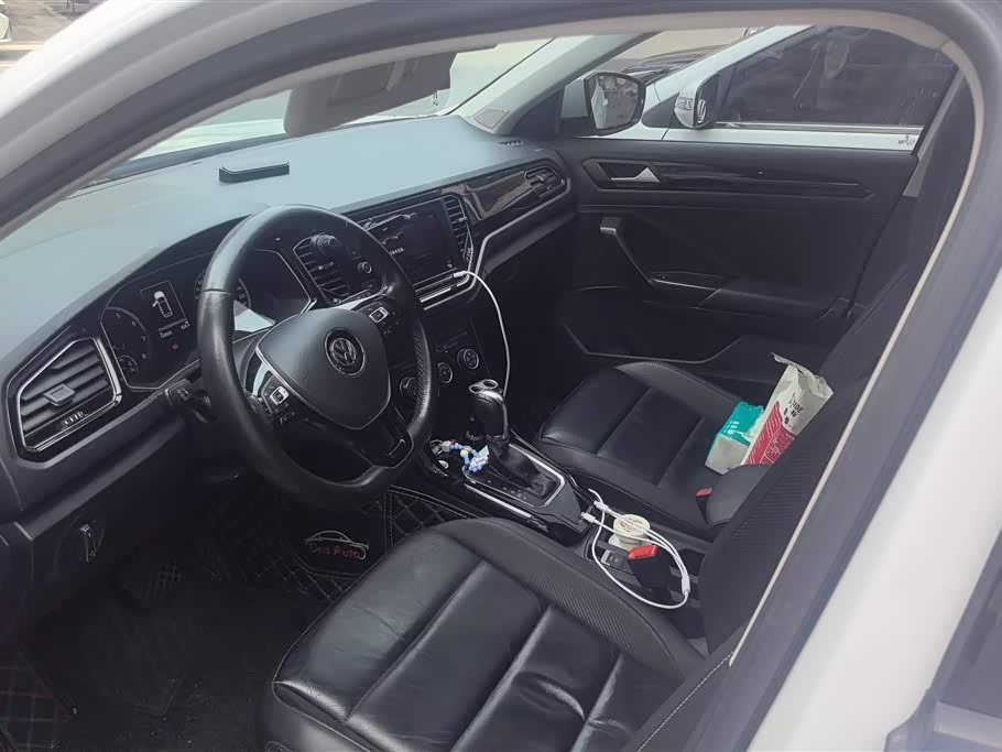 Volkswagen T-ROC exploring Songs