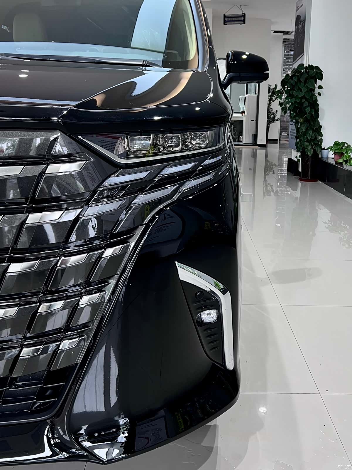 Toyota Alphard, 1900 3