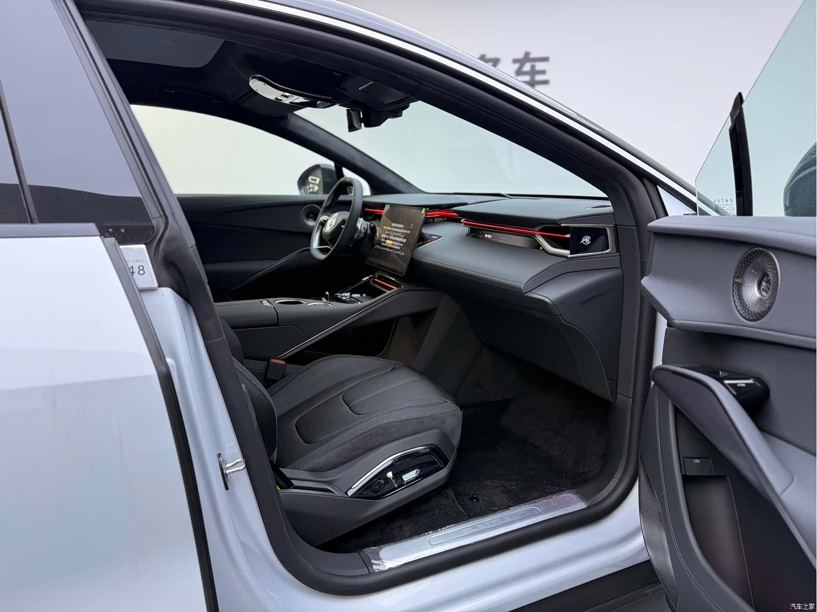 Lotus ELETRE, 2026 16
