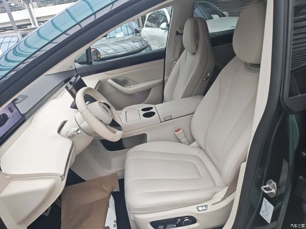Luxeed R7, 2025 15