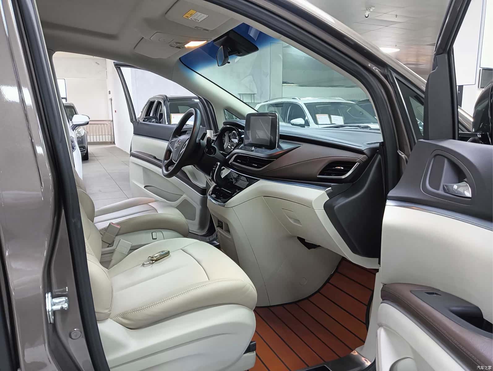 Buick GL8, 2022 8