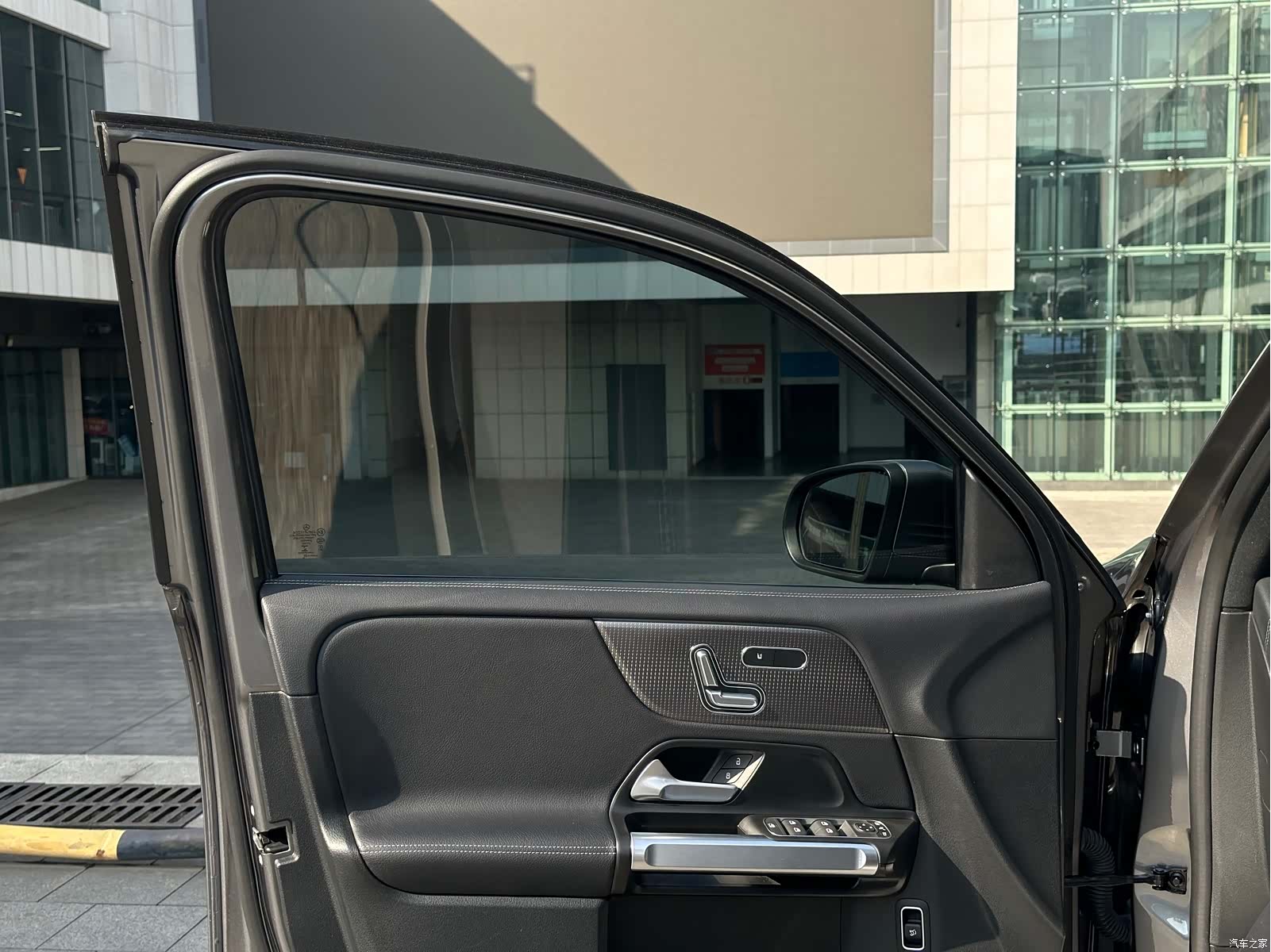 Mercedes-Benz GLB, 2023 все фото