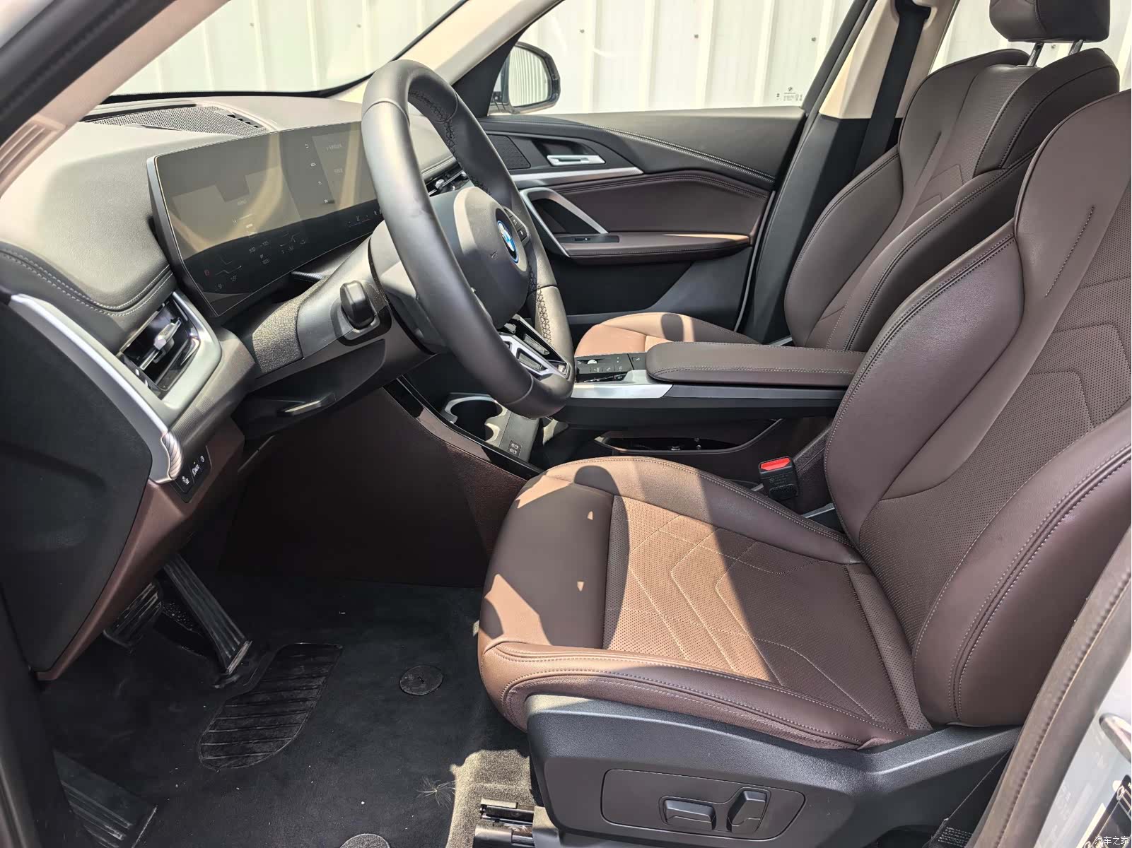 BMW iX1, 2025 4