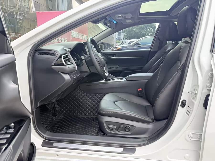 Toyota Camry 2022, фото 17
