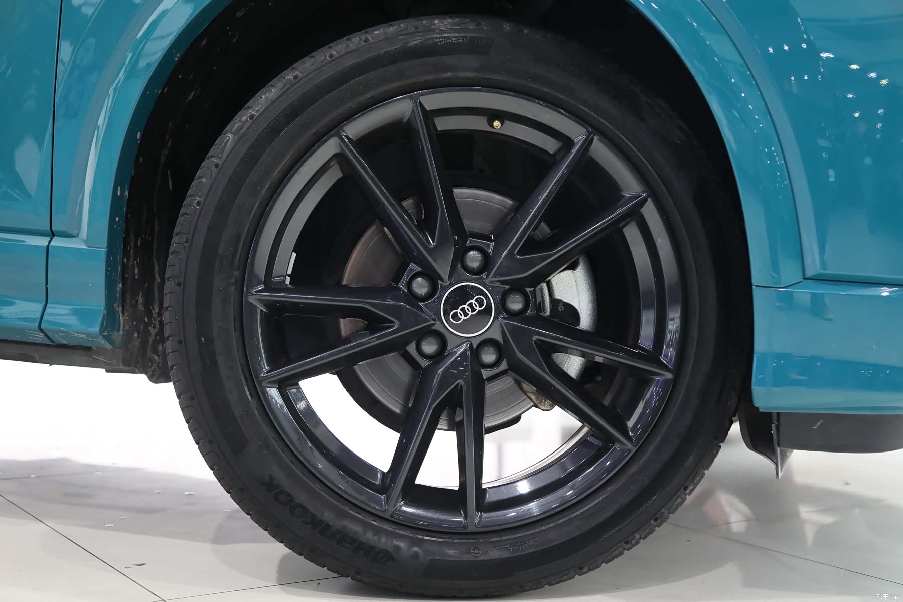 Audi Q2L, 2022 все фото