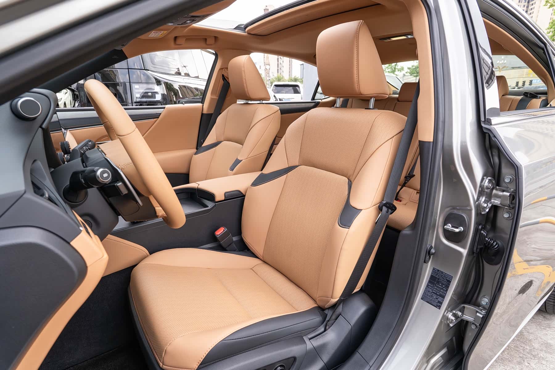 Lexus ES, 2025 11