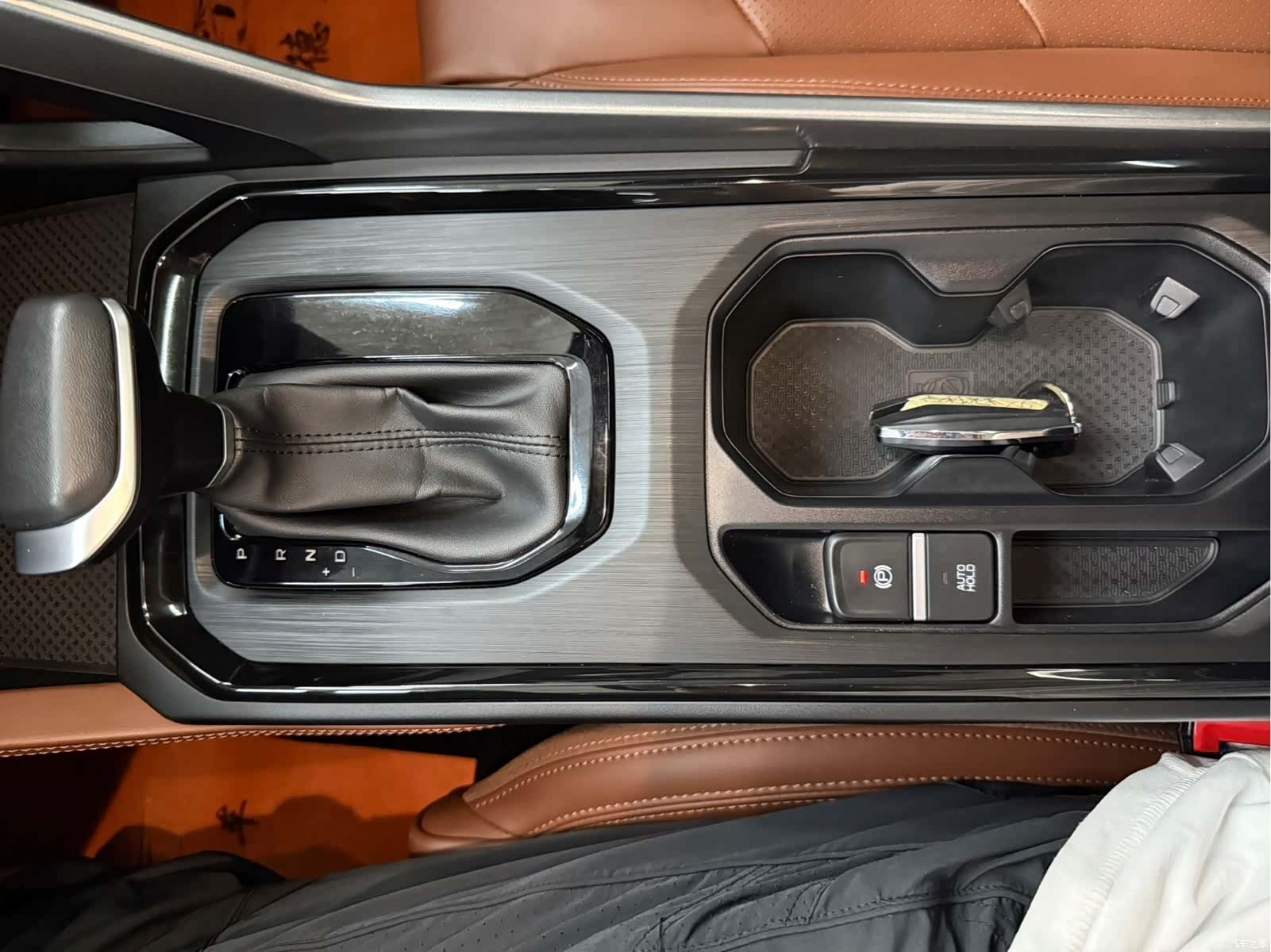Geely X6, 2022 16