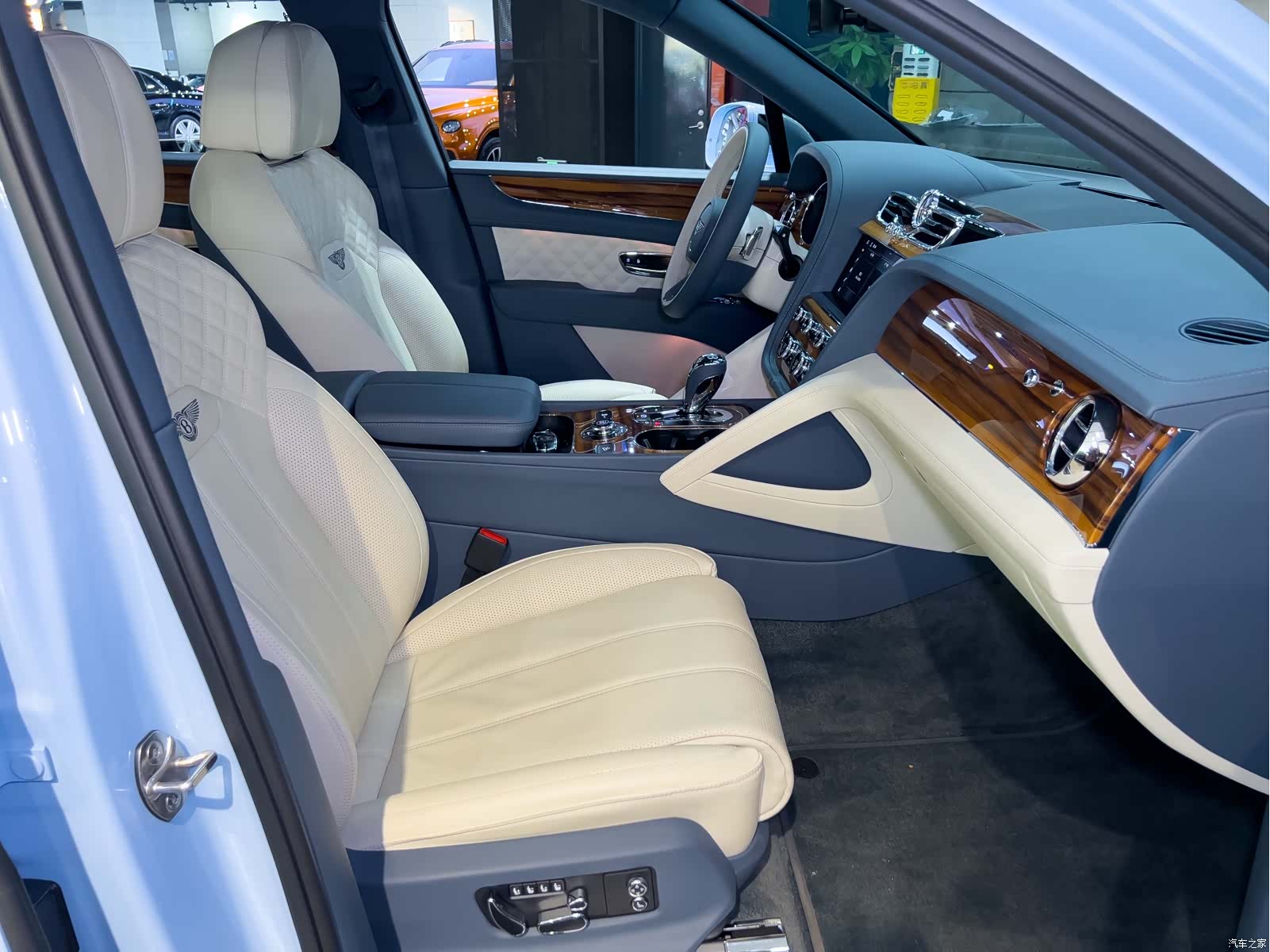 Bentley Bentayga, 2023 24