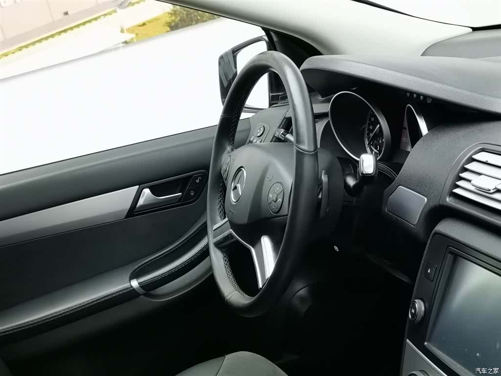 Mercedes-Benz R-Class, 2016 24