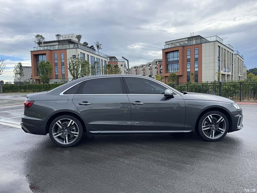 Audi A4L, 2020 все фото