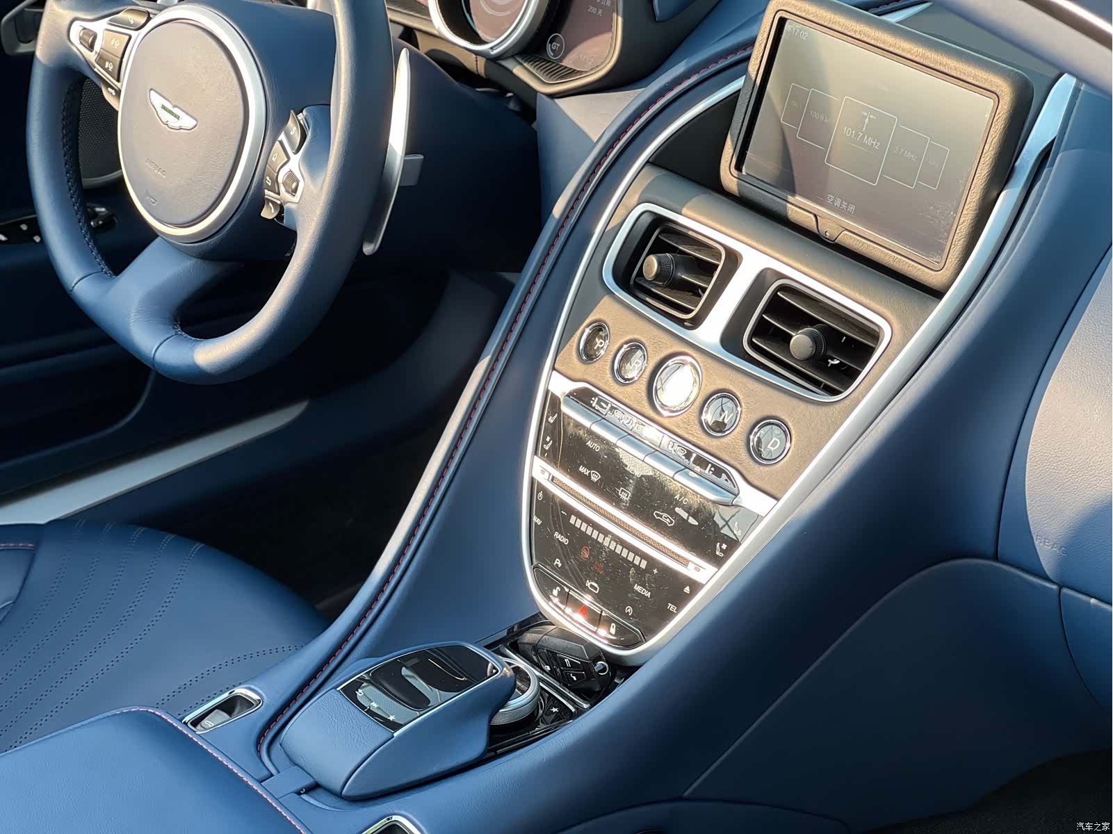 Aston Martin DB11, 2020 13