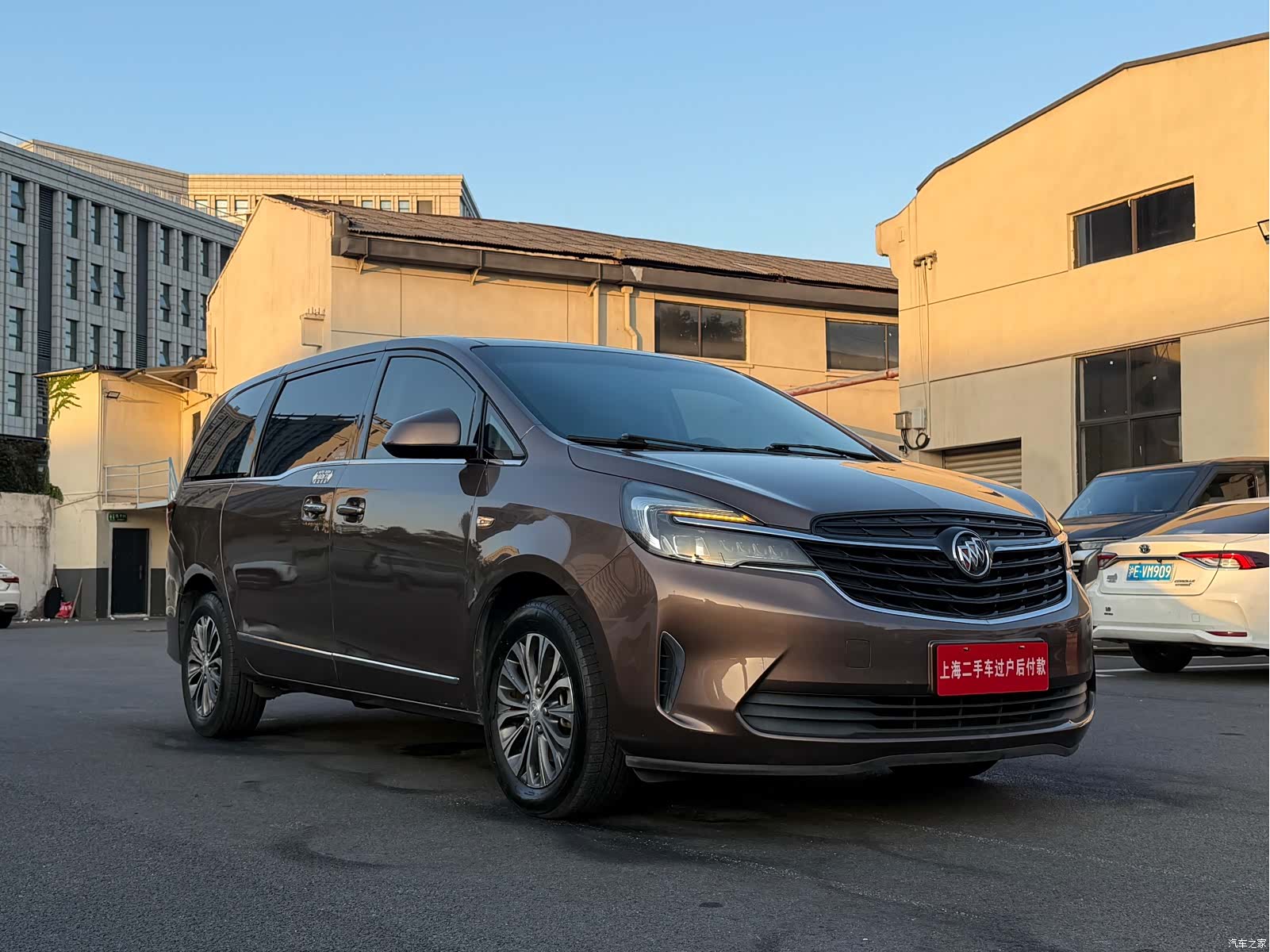 Buick GL8, 2020 3