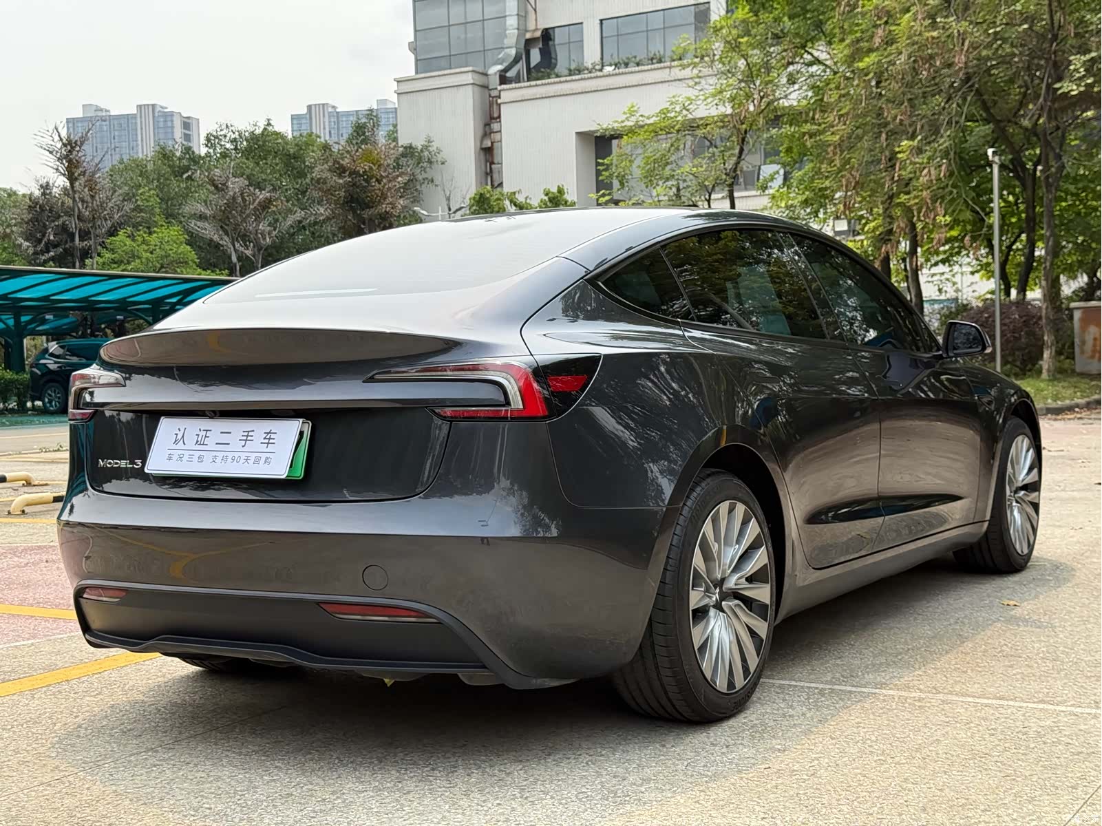 Tesla Model 3, 2025 9