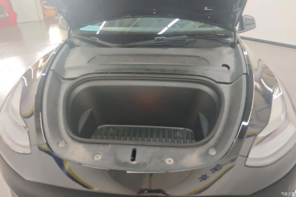 Tesla Model Y, 2023 10