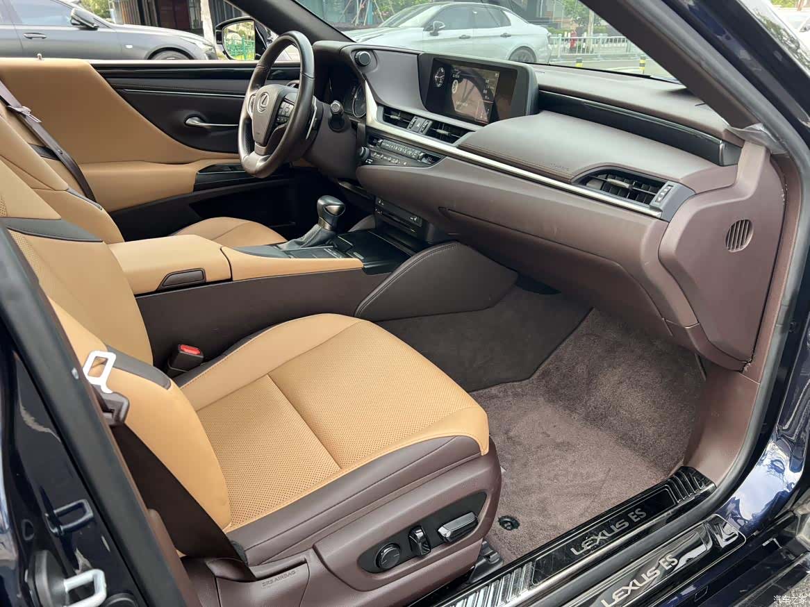 Lexus ES, 2020 11