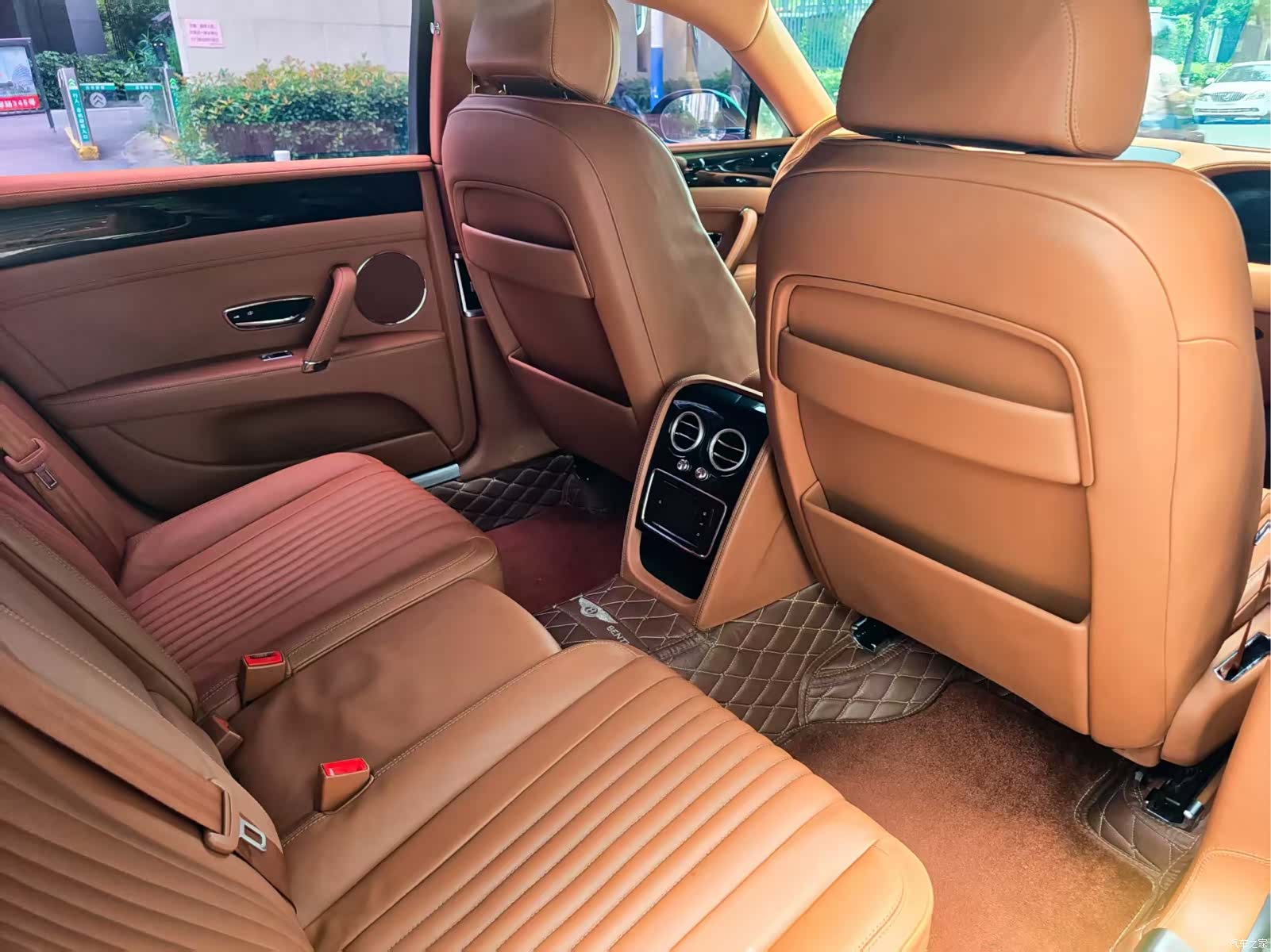 Bentley Flying Spur, 2018 11